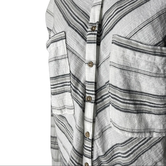 🛍️3/$40 O'Neill Button Front Long Sleeve Stripe Top Grey White Blouse Small - Picture 5 of 6
